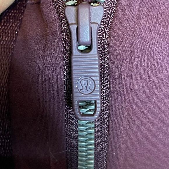 NWOT Lululemon zip up light weight hoody. Mint condition! Size 4 - Picture 7 of 9